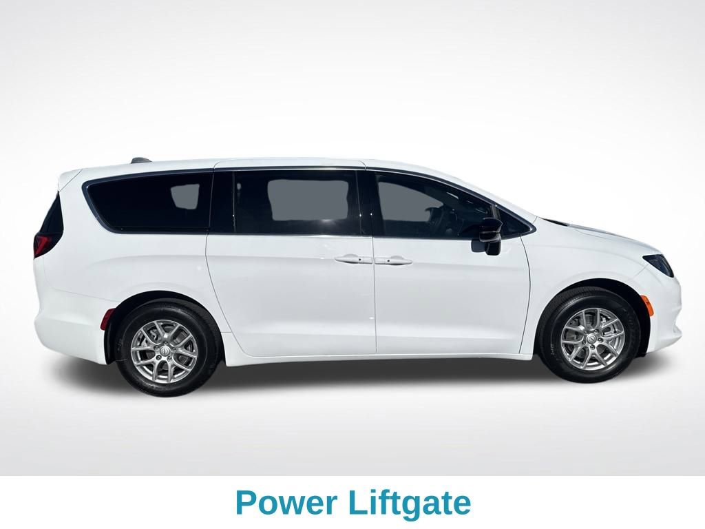 New 2026 Chrysler Voyager LX image 7
