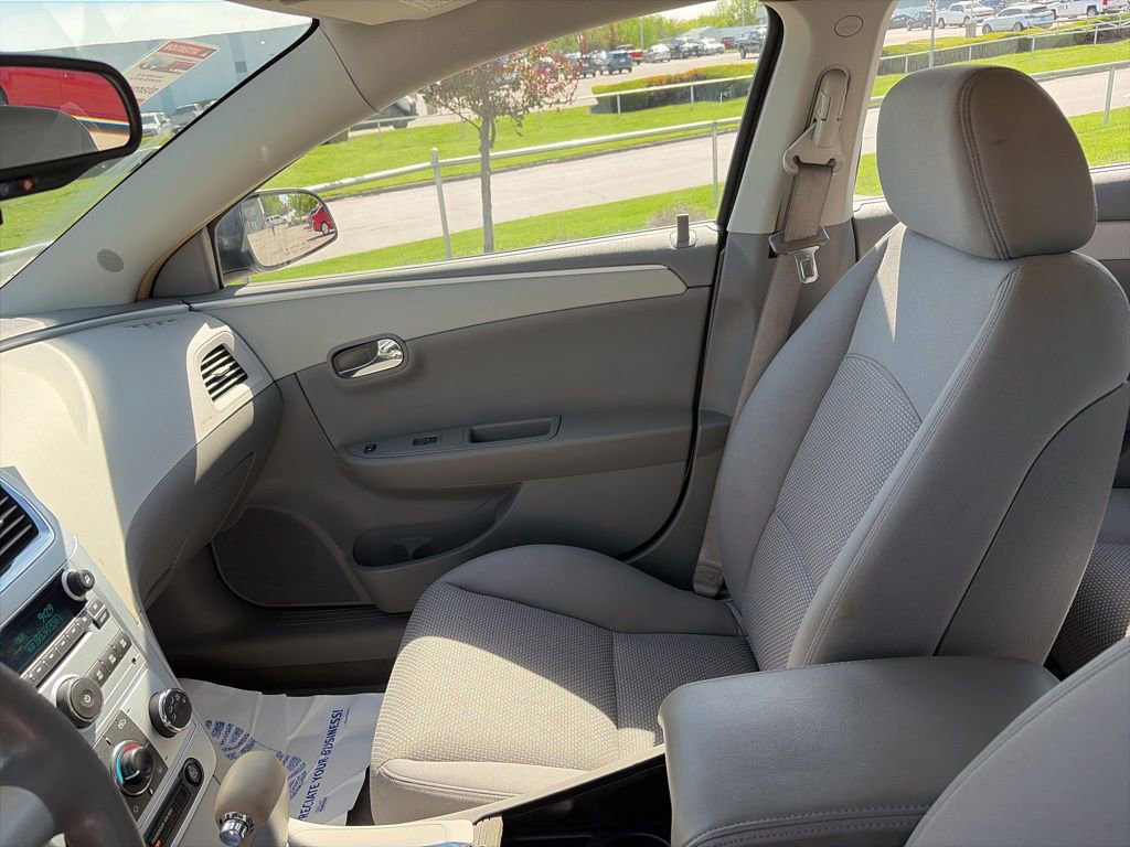 Used 2009 Chevrolet Malibu LS FWD image 41