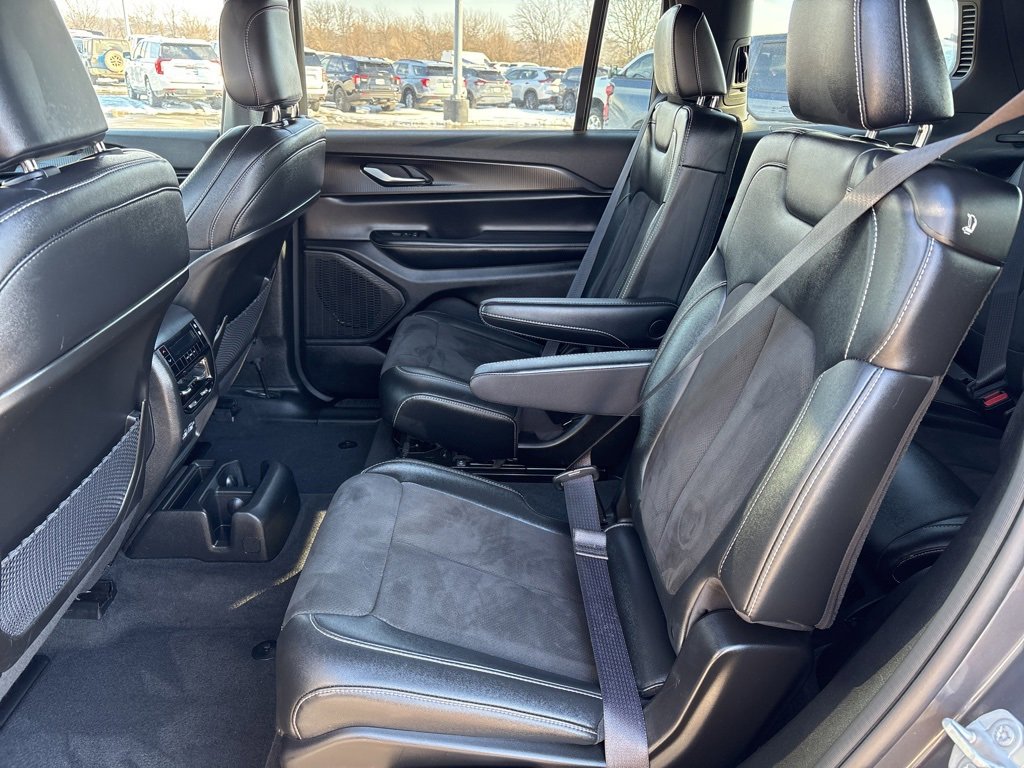 Used 2023 Jeep Grand Cherokee L Laredo image 22