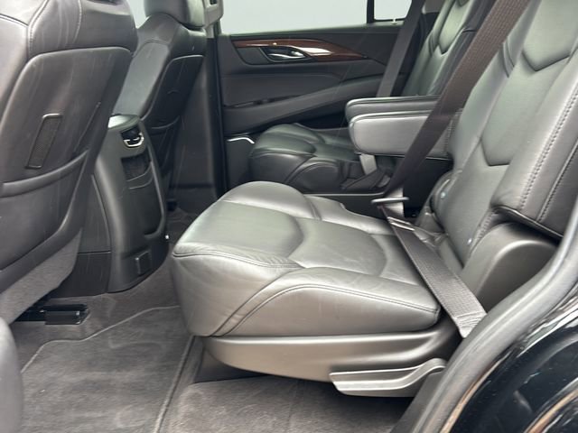Used 2020 Cadillac Escalade Luxury w/ Escalade Sport Edition image 15