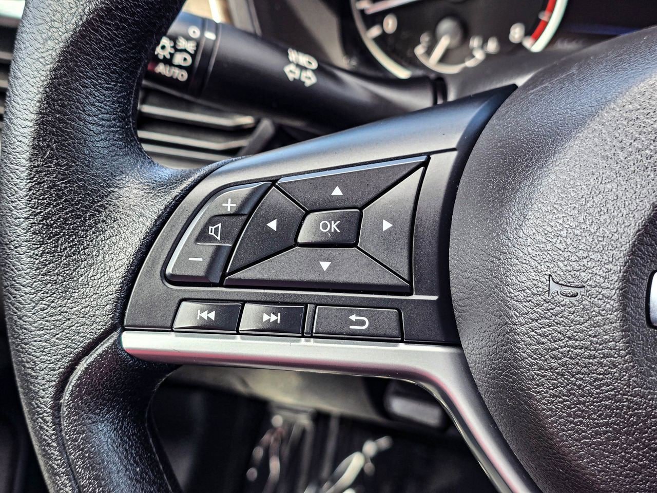Used 2025 Nissan Altima 2.5 SV image 23