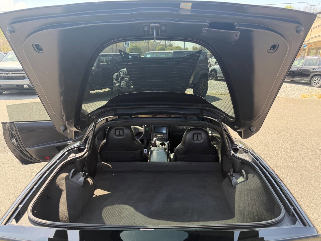 Used 2006 Chevrolet Corvette Coupe w/ Performance Package image 18