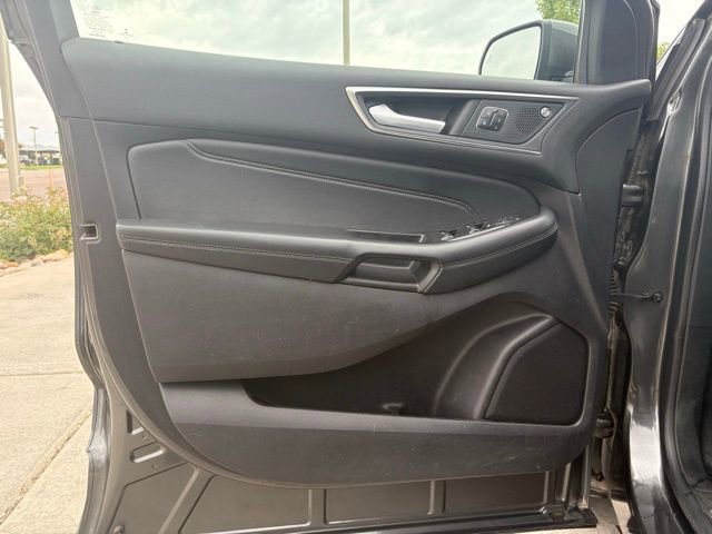 Used 2019 Ford Edge Titanium image 24