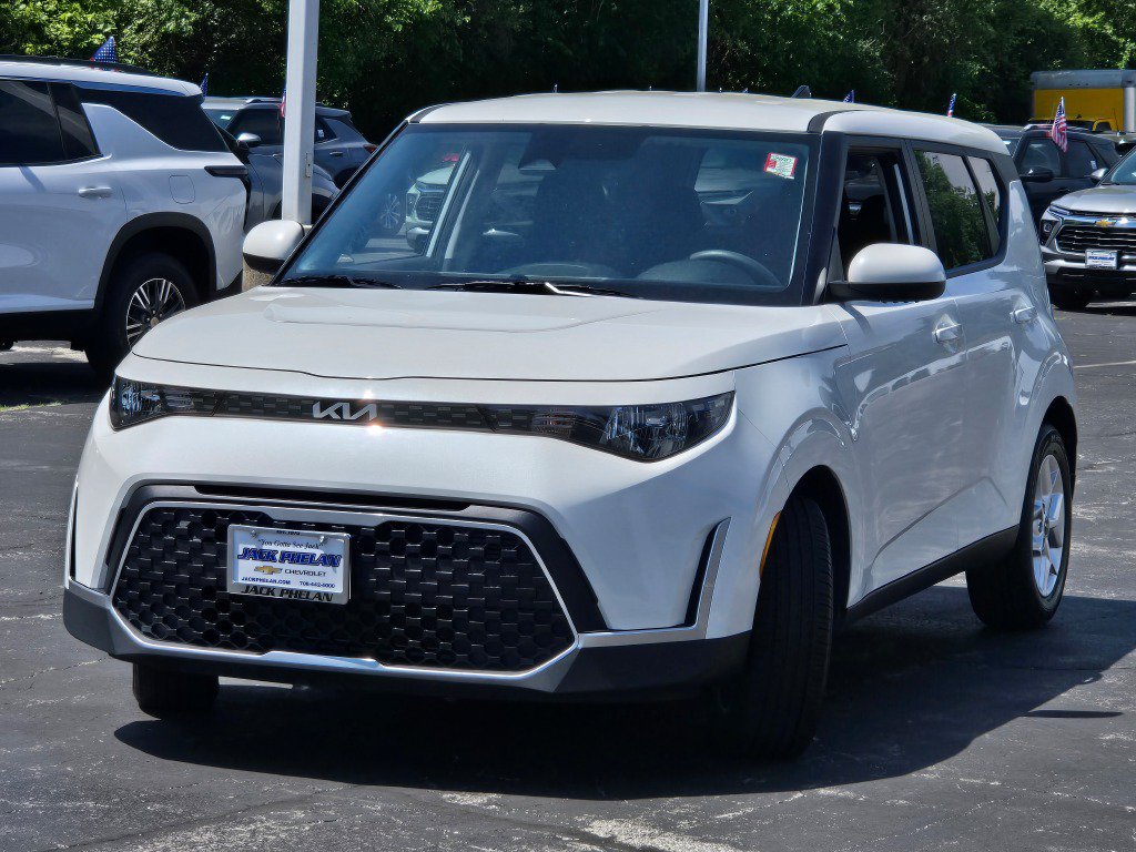 Used 2025 Kia Soul LX w/ LX Technology Package FWD image 5
