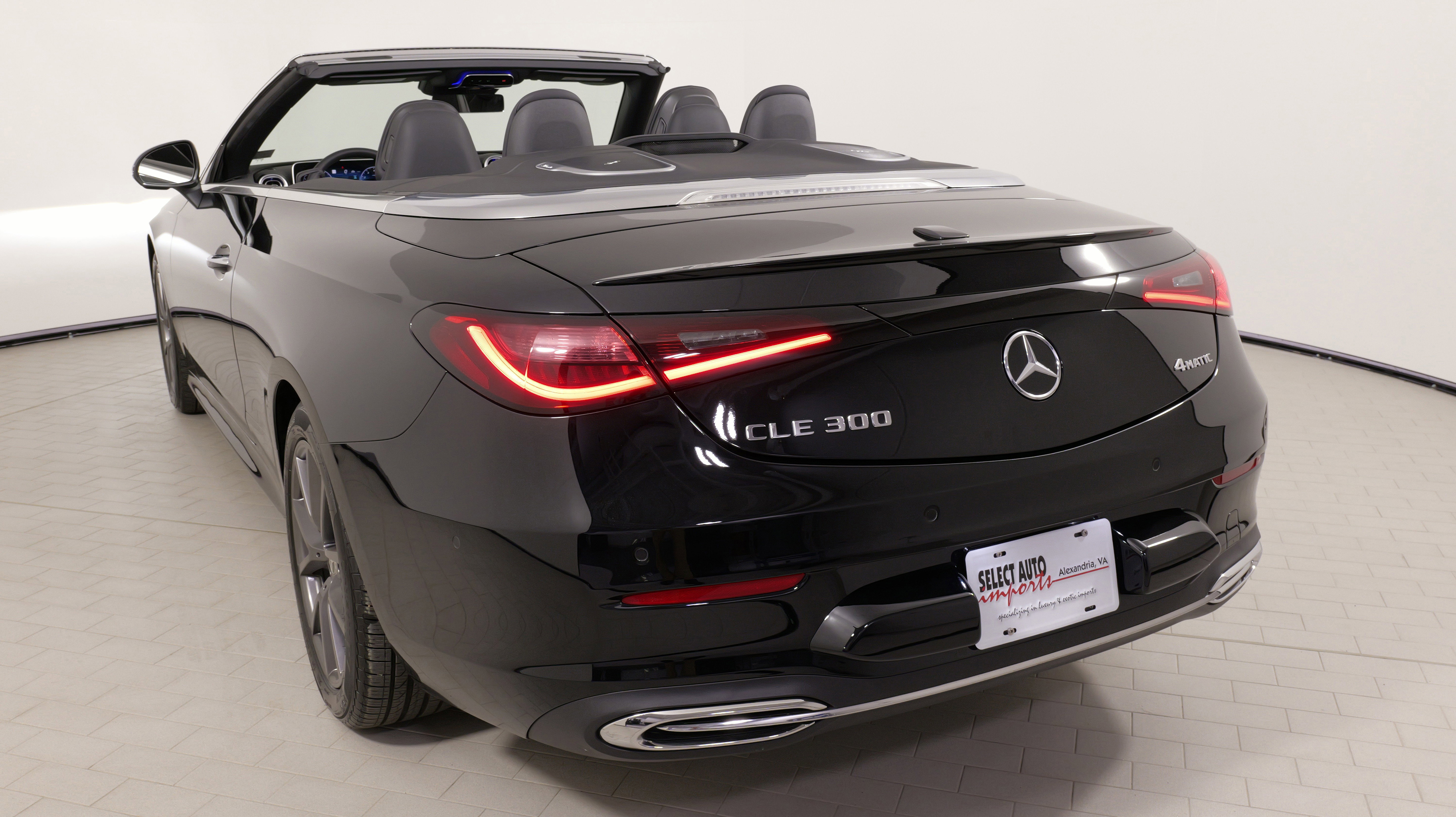 Used 2024 Mercedes-Benz CLE 300 4MATIC Cabriolet image 14