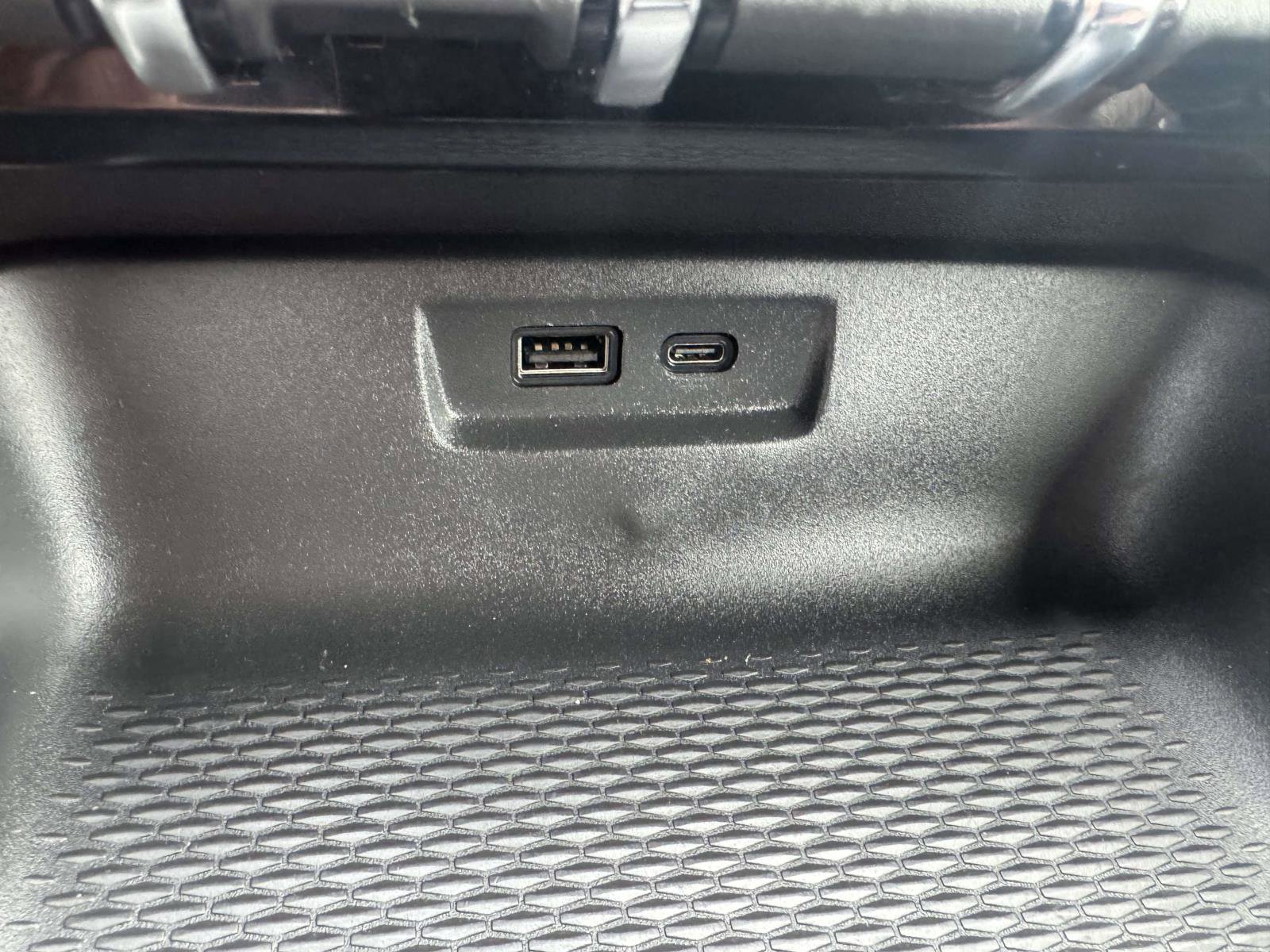 Used 2025 GMC Terrain Elevation image 36