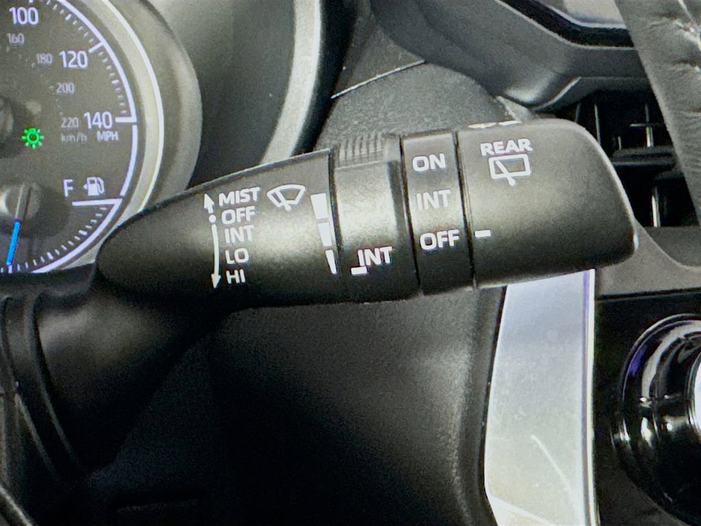 Used 2022 Toyota Venza LE image 13