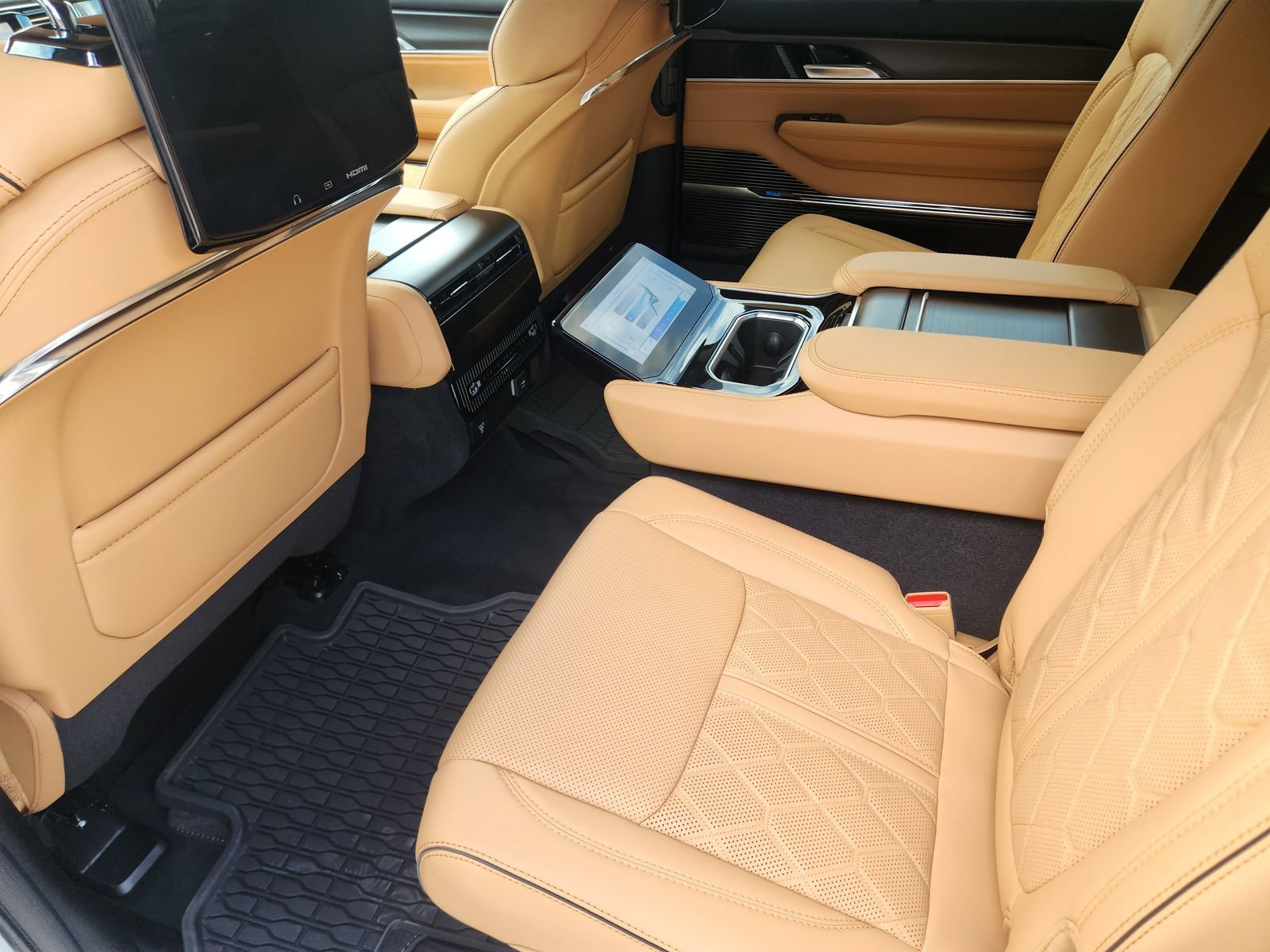 New 2026 Jeep Grand Wagoneer L Summit AWD/4WD image 25