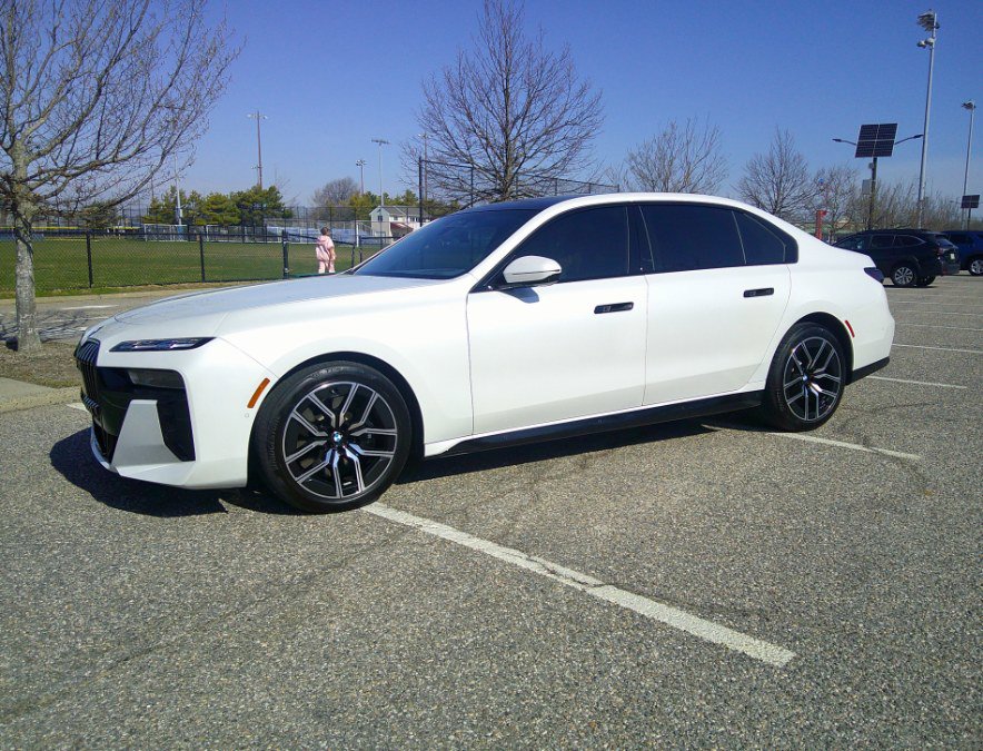 Used 2025 BMW 760i xDrive w/ Executive Package AWD/4WD image 11
