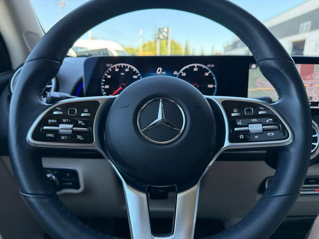 Certified 2023 Mercedes-Benz EQB 300 4MATIC w/ Exclusive Package image 29