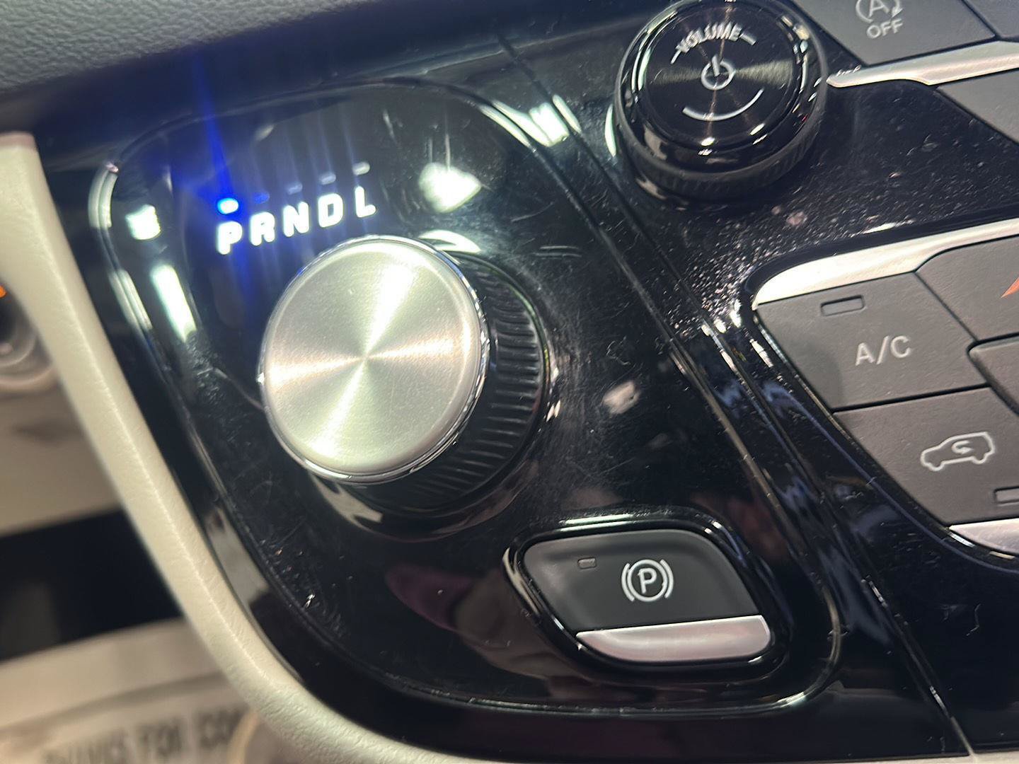 Used 2023 Chrysler Pacifica Touring-L FWD image 23