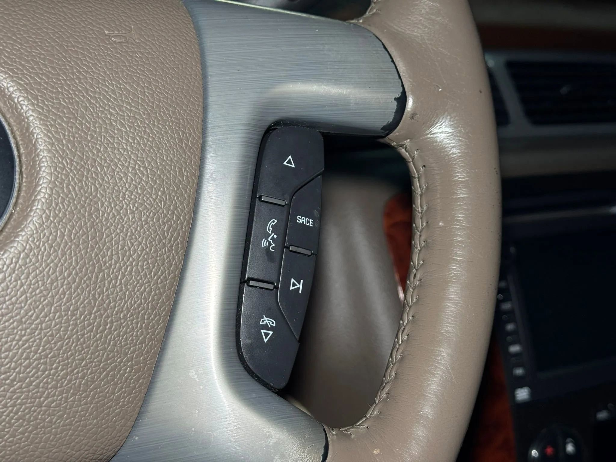 Used 2012 Chevrolet Suburban LTZ image 39