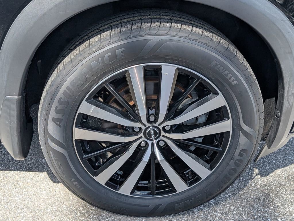 Used 2023 Nissan Pathfinder Platinum w/ Cargo Package image 17