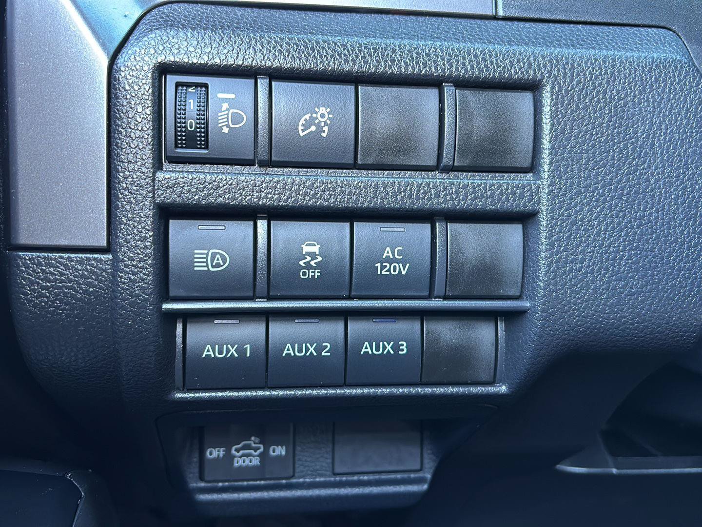 Used 2025 Toyota Tacoma TRD Off-Road w/ TRD Off Road Upgrade Package AWD/4WD image 37