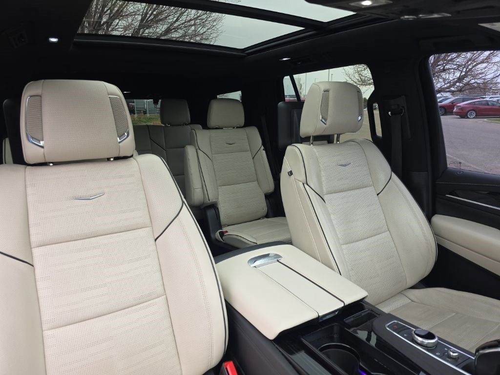 Certified 2021 Cadillac Escalade Sport w/ LPO, ONYX Package image 24