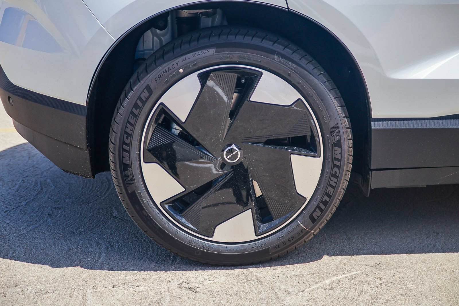 New 2026 Volvo EX30 Plus AWD/4WD image 8