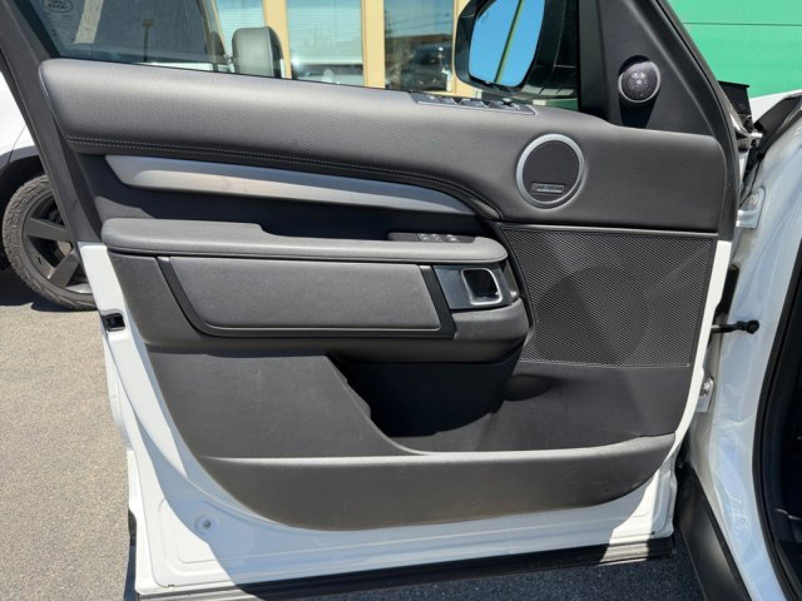 Certified 2022 Land Rover Discovery HSE R-Dynamic AWD/4WD image 21