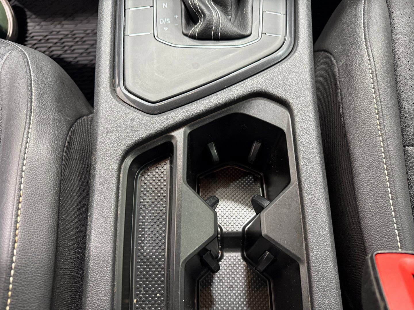 Used 2021 Volkswagen Tiguan SE image 13