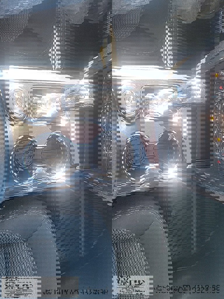 Used 2017 Ford Explorer XLT image 11