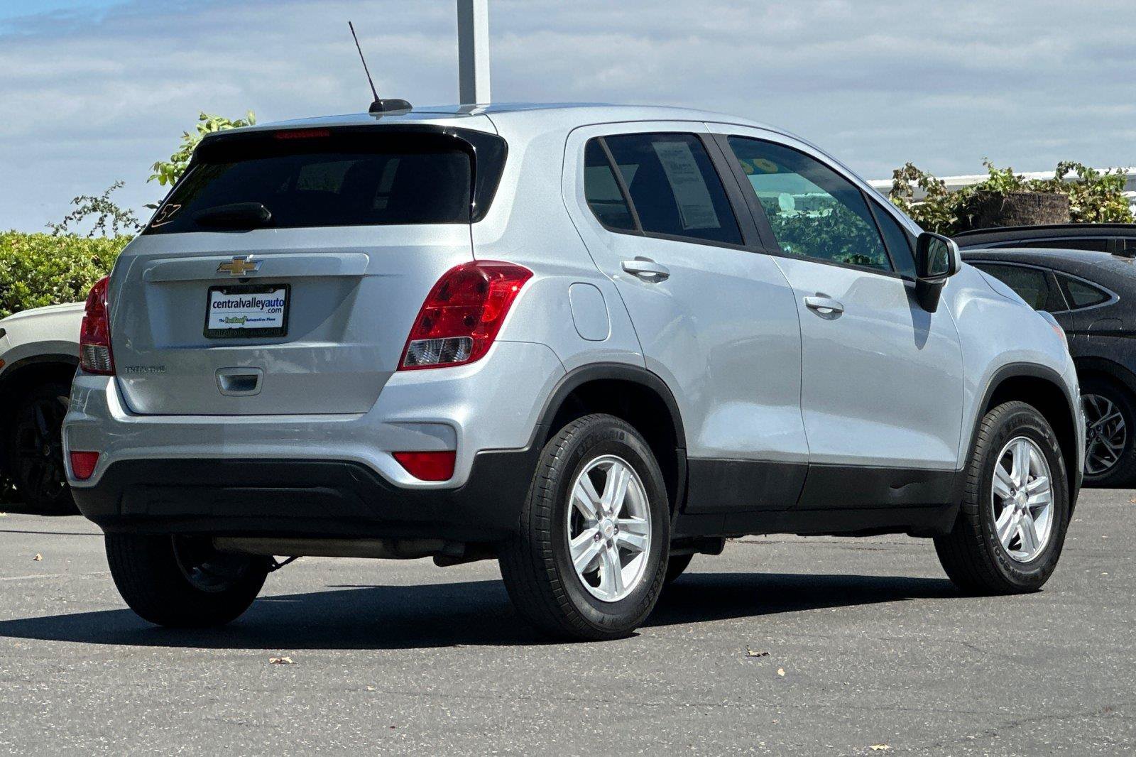 Used 2022 Chevrolet Trax LS w/ Tint and Cruise Package AWD/4WD image 3