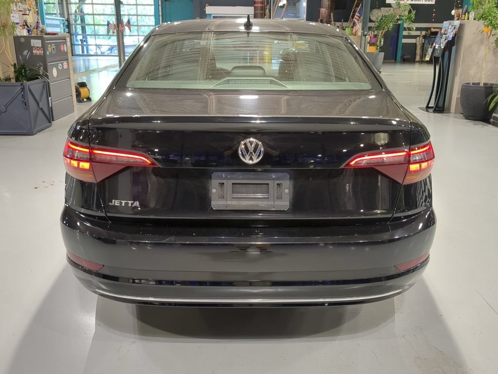 Used 2019 Volkswagen Jetta SEL w/ Cold Weather Package FWD image 9