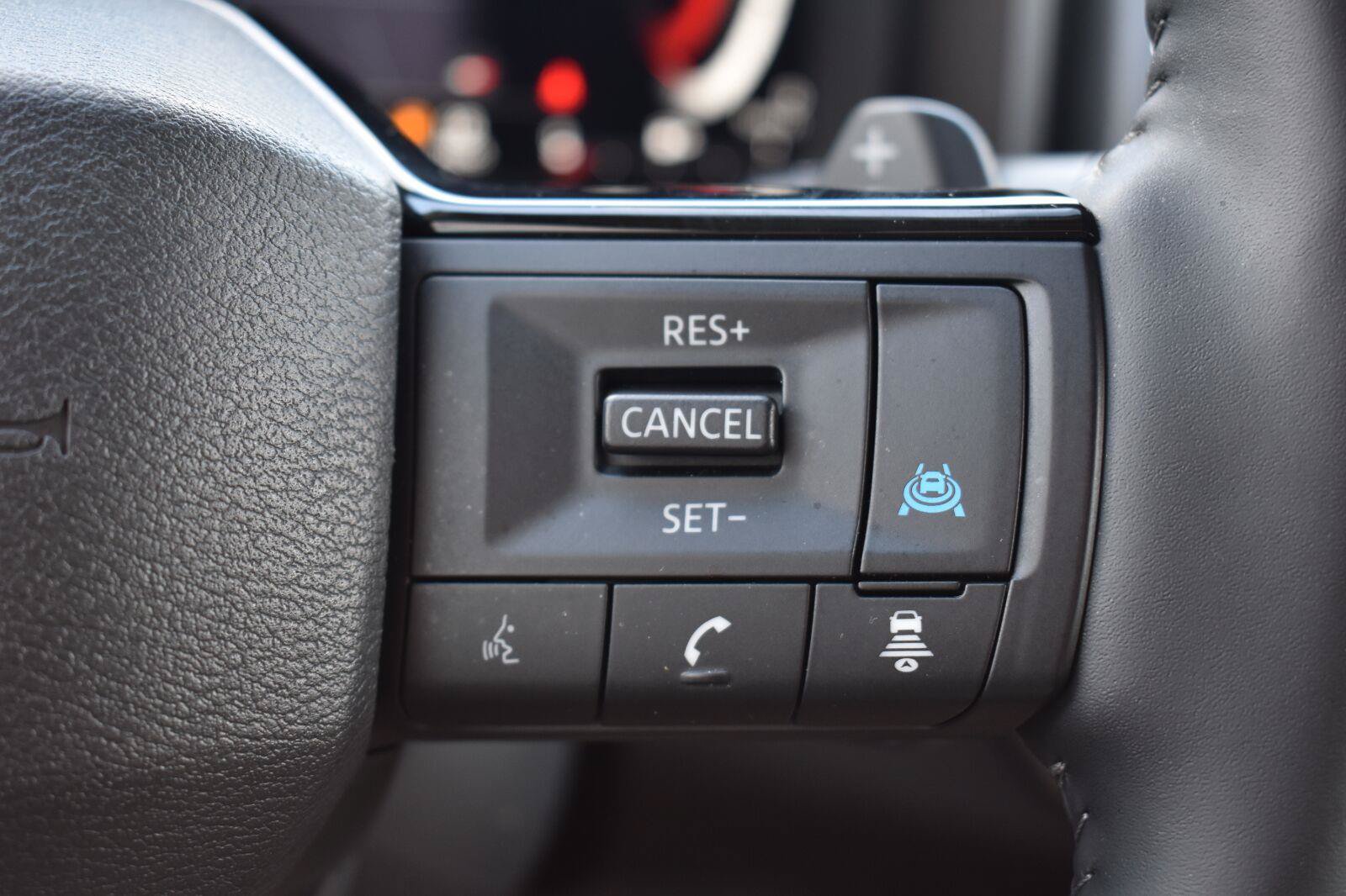 Used 2025 Nissan Rogue Platinum w/ Platinum Premium Package FWD image 36