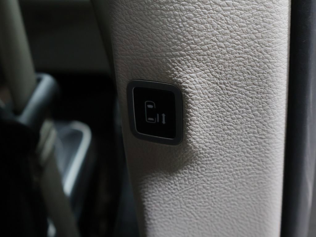 Used 2024 Chrysler Pacifica Limited image 26