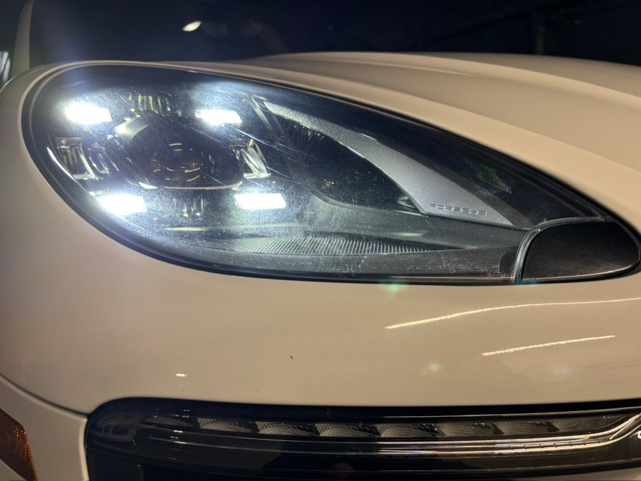 Used 2018 Porsche Macan GTS w/ Premium Package Plus image 9