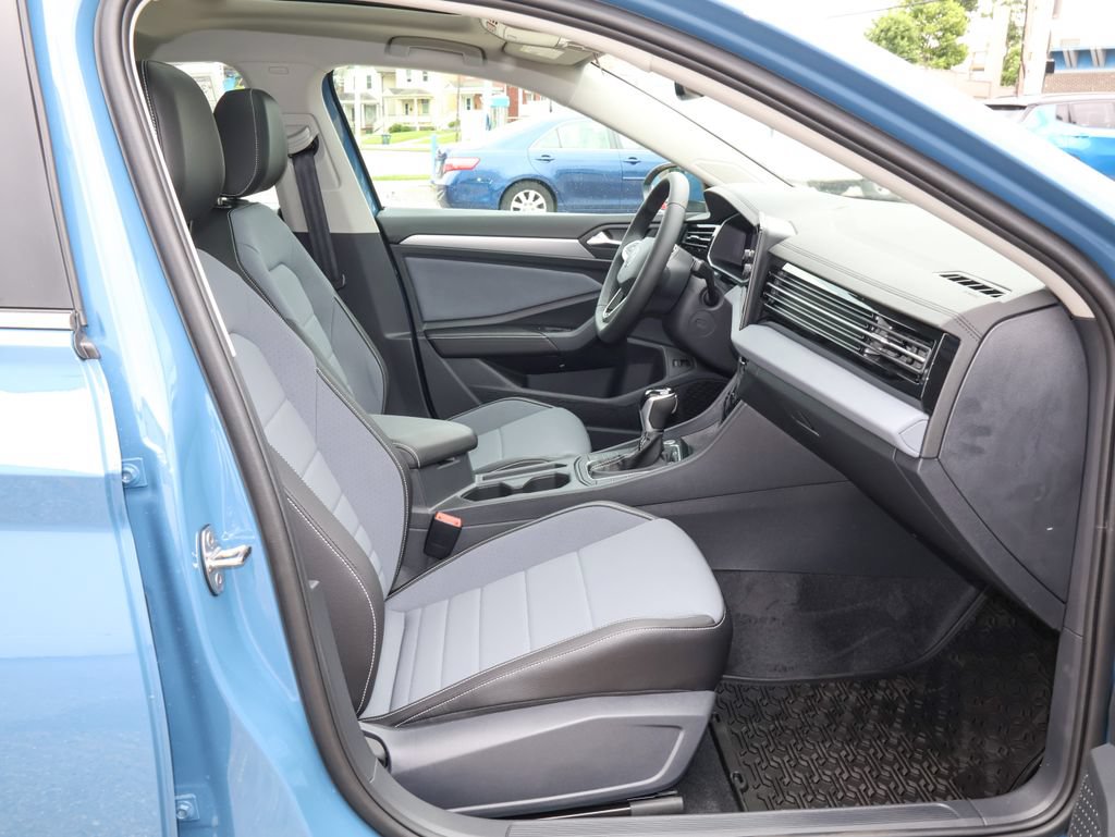 New 2026 Volkswagen Jetta SE FWD image 28