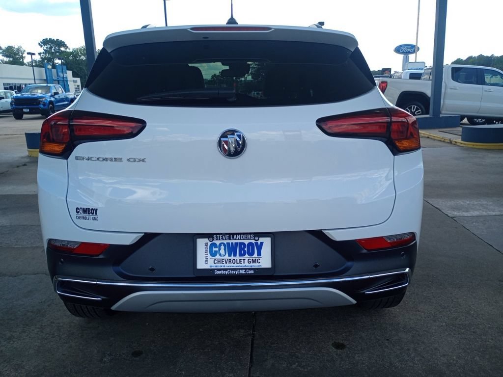 Used 2022 Buick Encore GX Essence w/ Advanced Technology Package FWD image 4