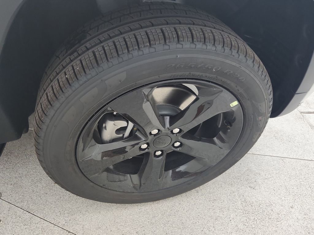 New 2025 Jeep Grand Cherokee L Limited w/ Luxury Tech Group II image 36