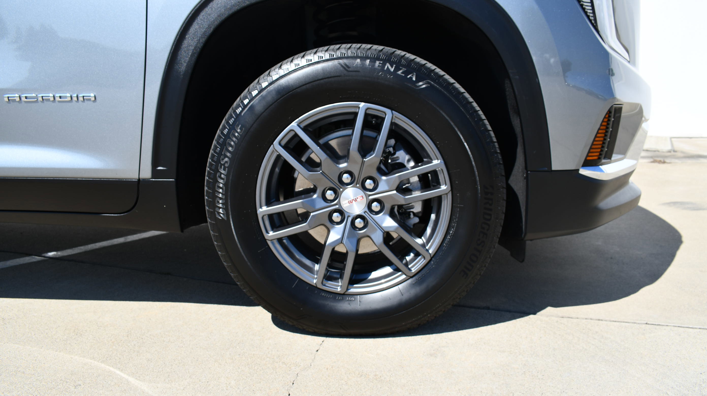 Used 2025 GMC Acadia Elevation FWD image 4