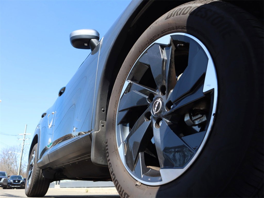 Certified 2025 Nissan Rogue SV w/ SV Premium Package image 9