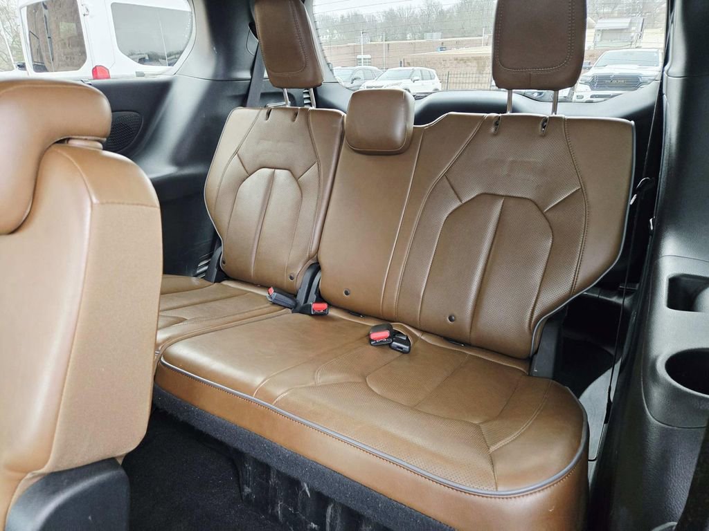 Used 2018 Chrysler Pacifica Limited image 14