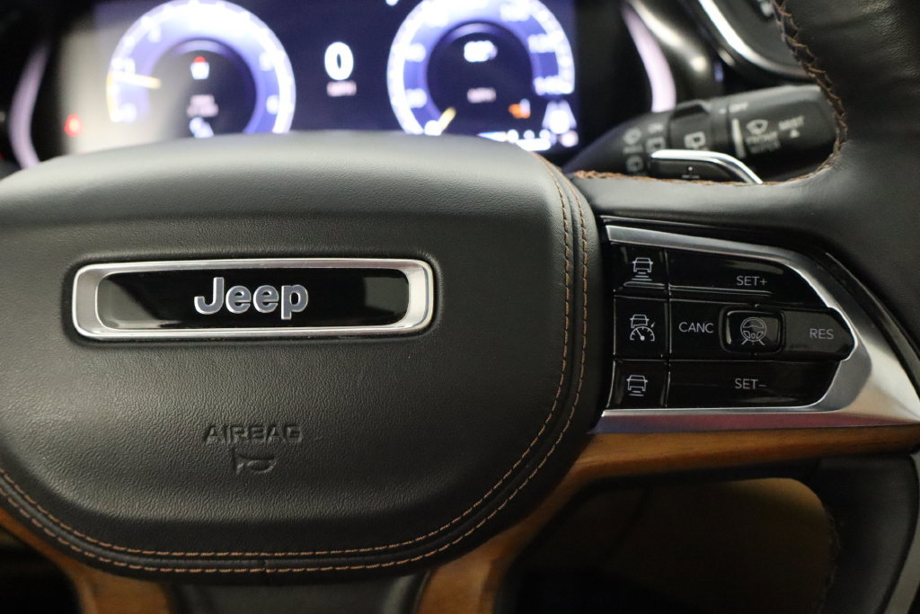 Used 2022 Jeep Grand Cherokee L Summit AWD/4WD image 10