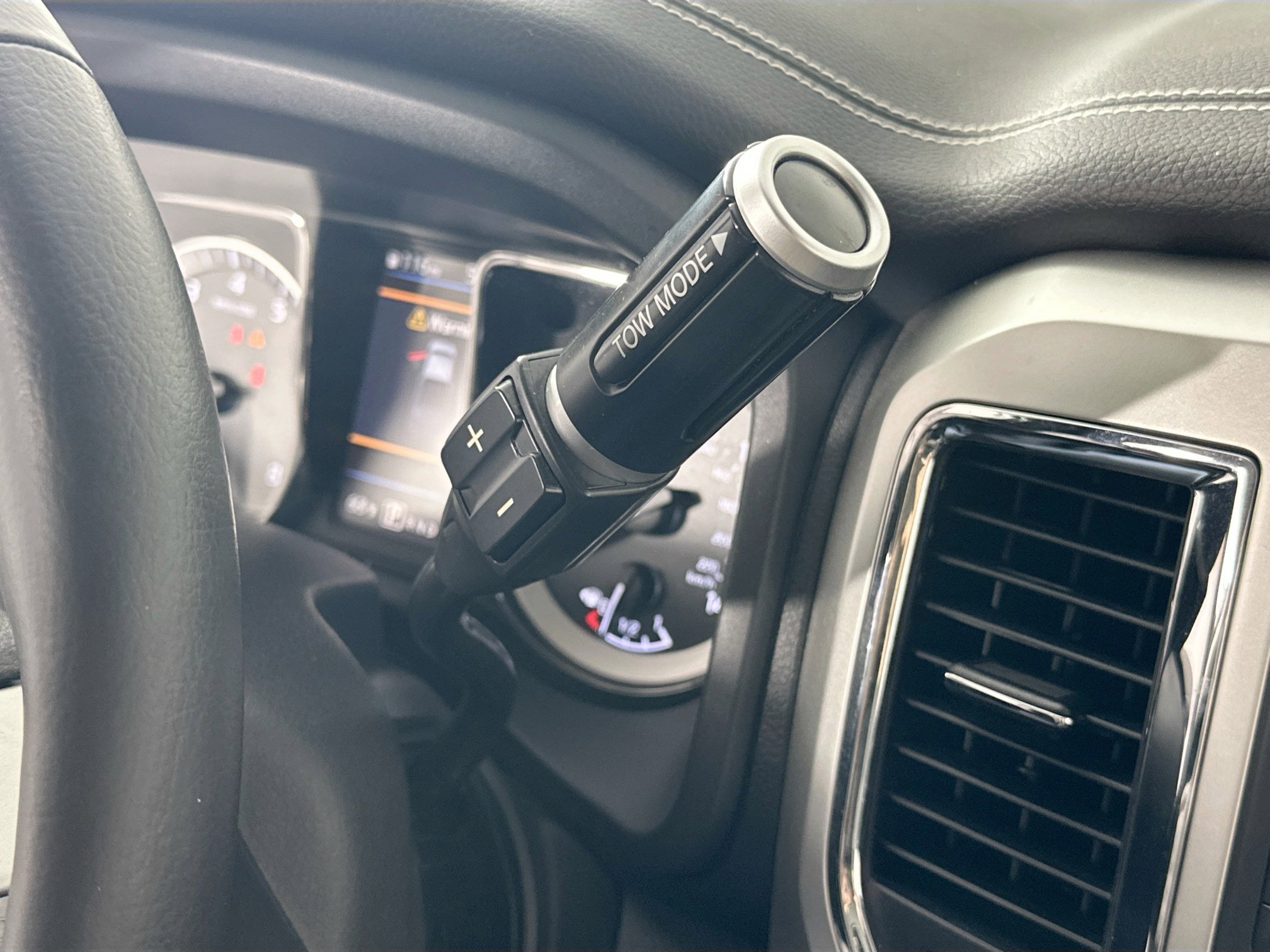 Used 2019 Nissan Titan PRO-4X image 17