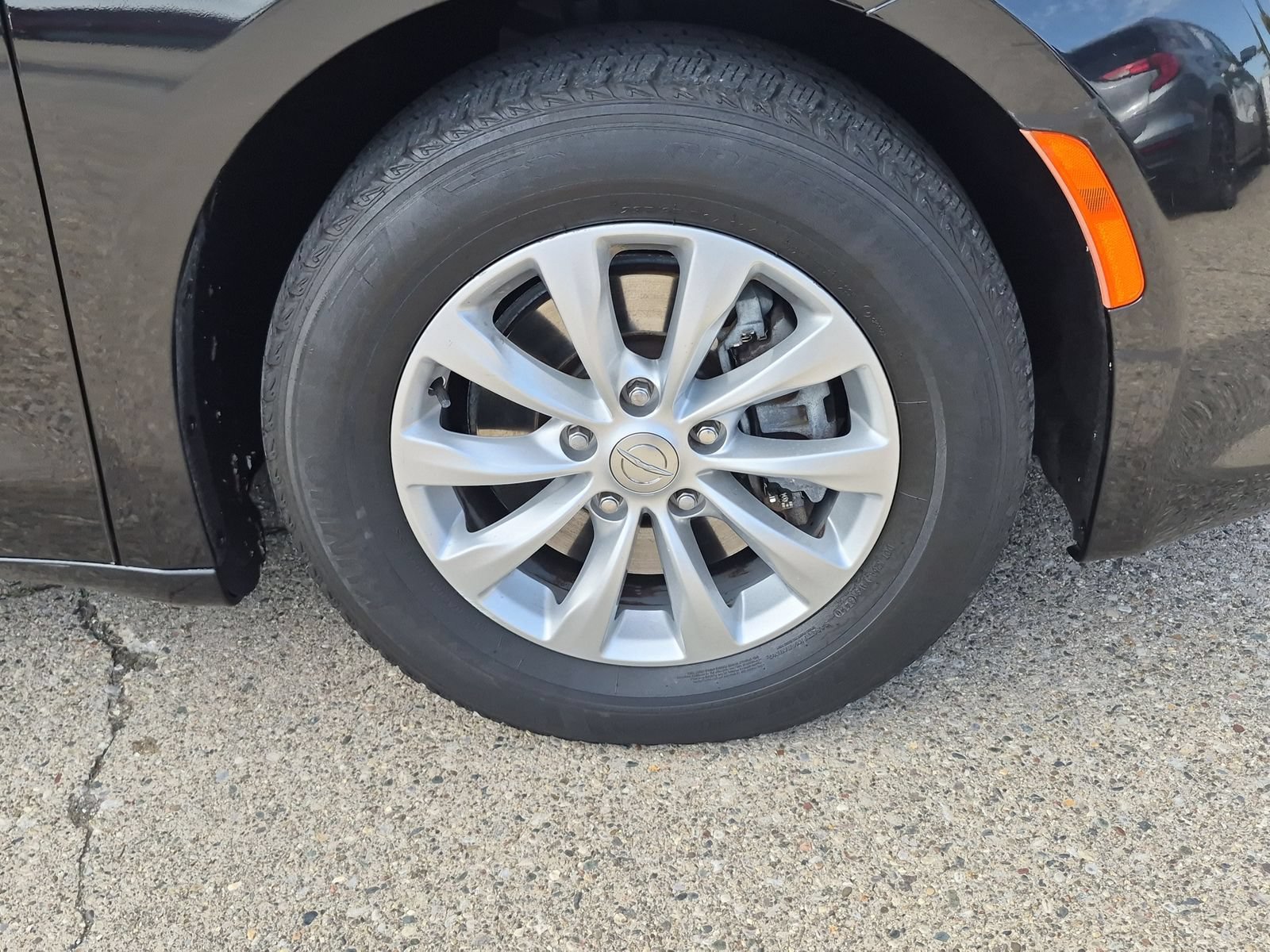 Used 2019 Chrysler Pacifica Touring-L FWD image 15