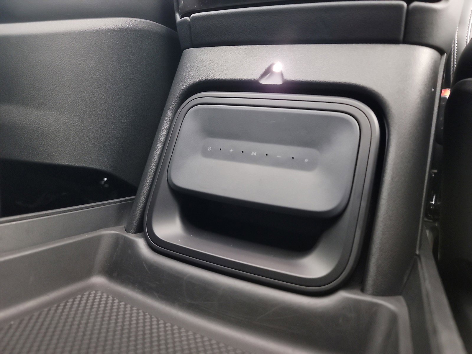 Used 2024 Rivian R1S Adventure image 33