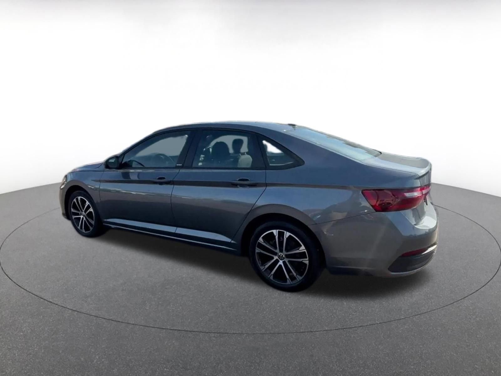 Used 2025 Volkswagen Jetta Sport image 11