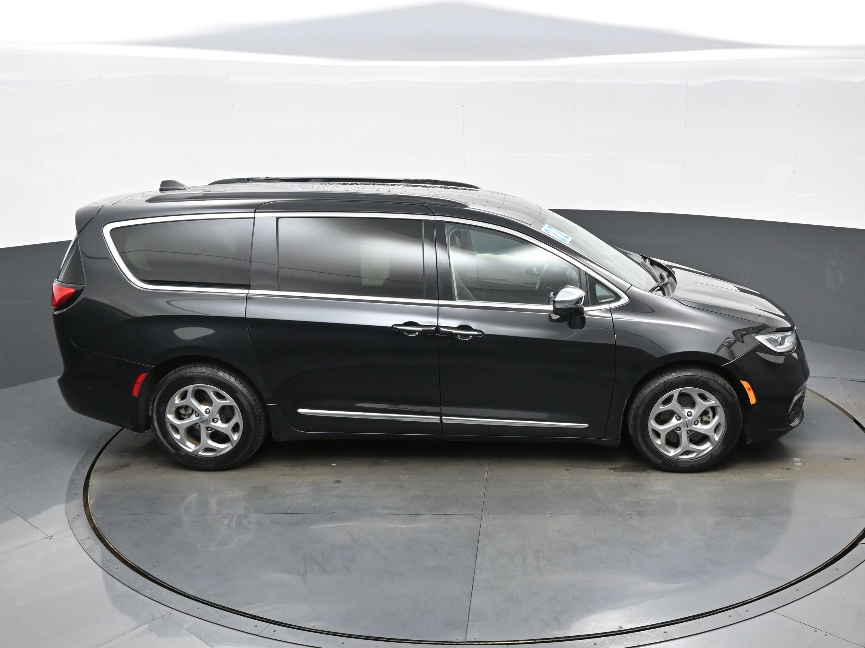 Used 2022 Chrysler Pacifica Limited FWD image 41