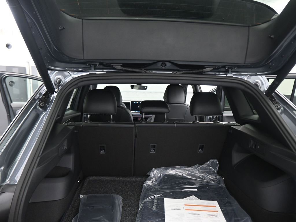 New 2026 Volkswagen Tiguan SE R-Line image 42