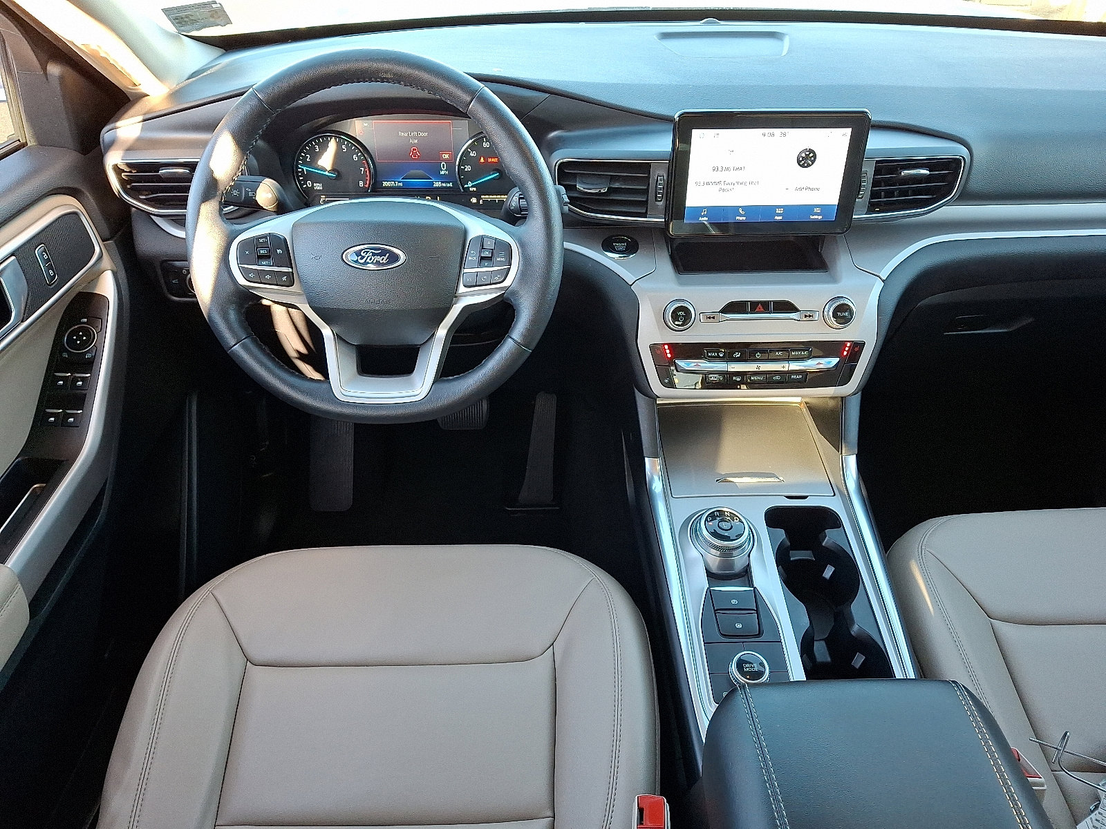 Used 2023 Ford Explorer XLT w/ Equipment Group 202A image 12