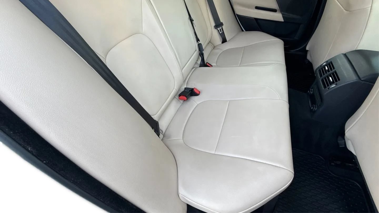 Used 2019 Jaguar XE Premium RWD image 23