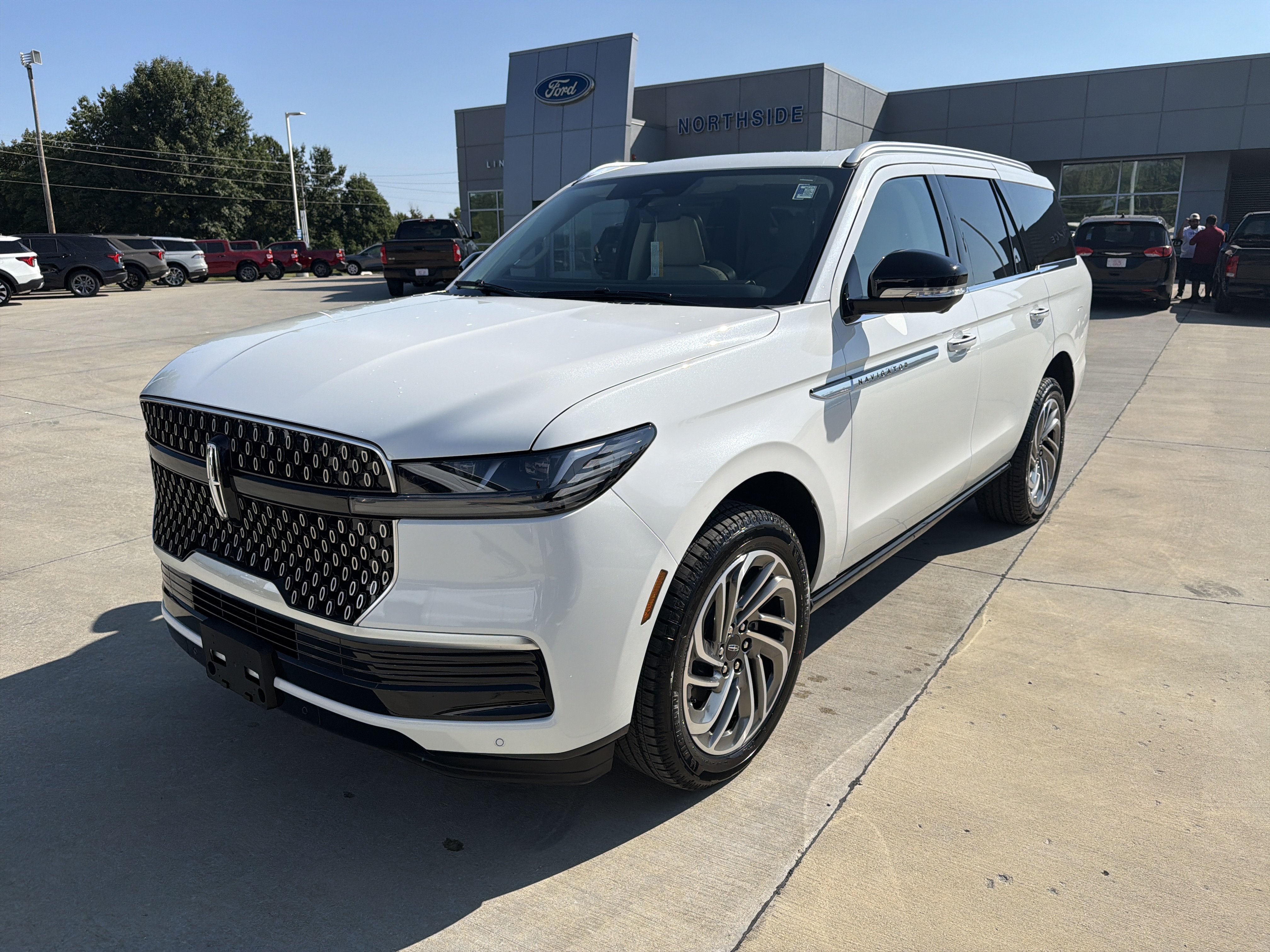 New 2027 Lincoln Navigator Reserve AWD/4WD image 3