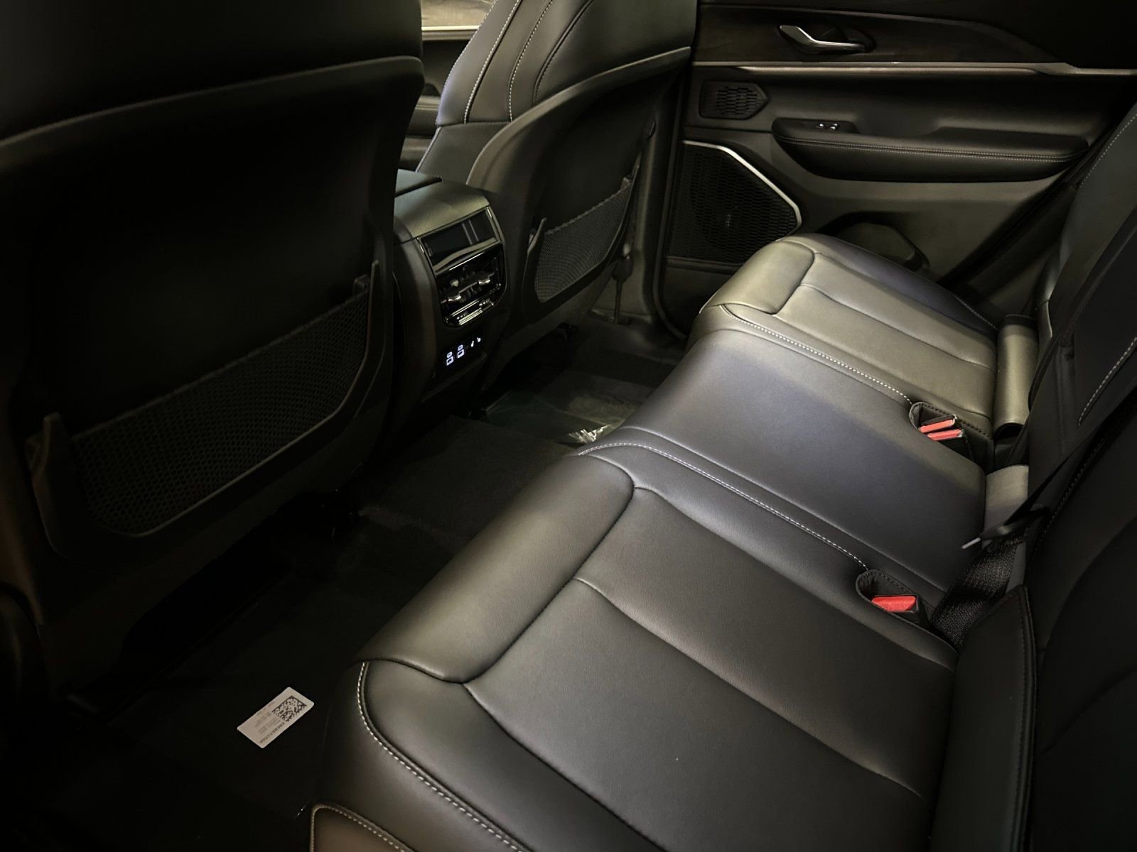 New 2025 Jeep Grand Cherokee Limited w/ Black Appearance Package image 11