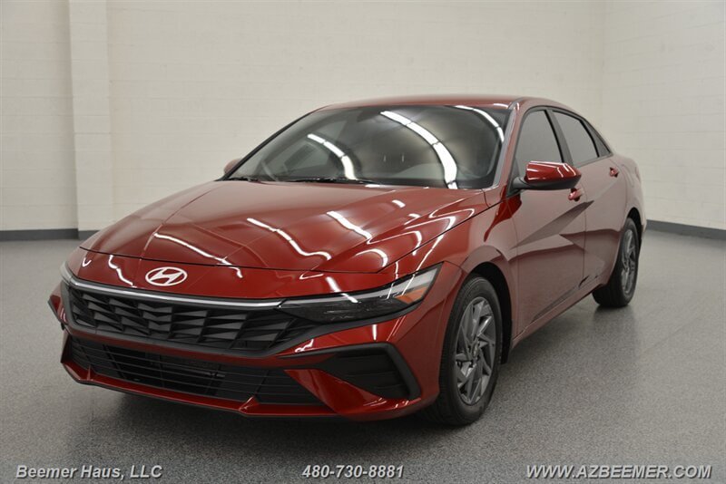 Used 2024 Hyundai Elantra SEL FWD image 2