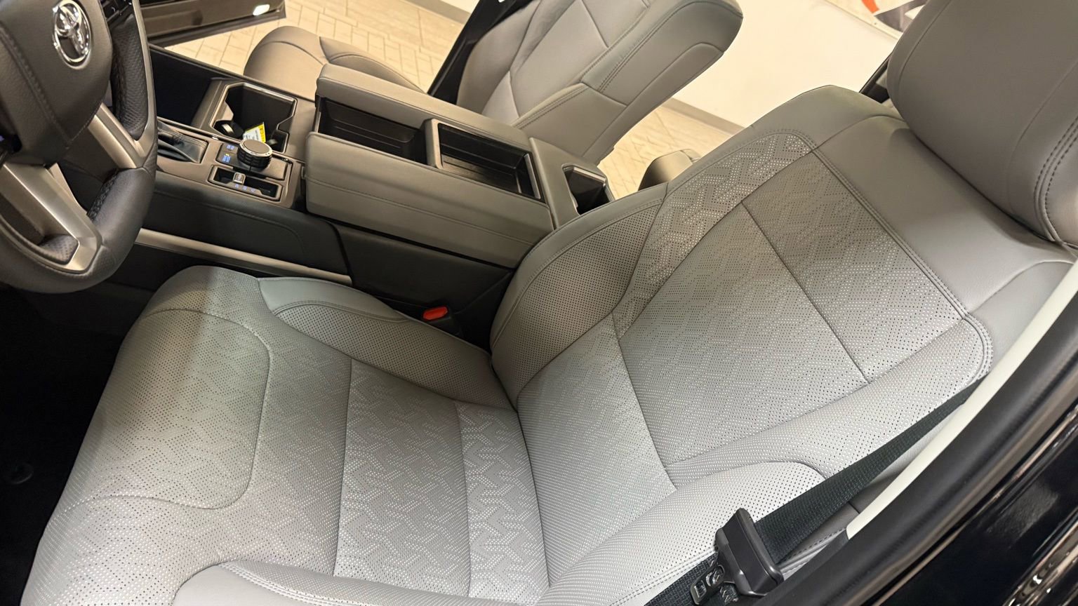 Used 2024 Toyota Tundra Limited image 40