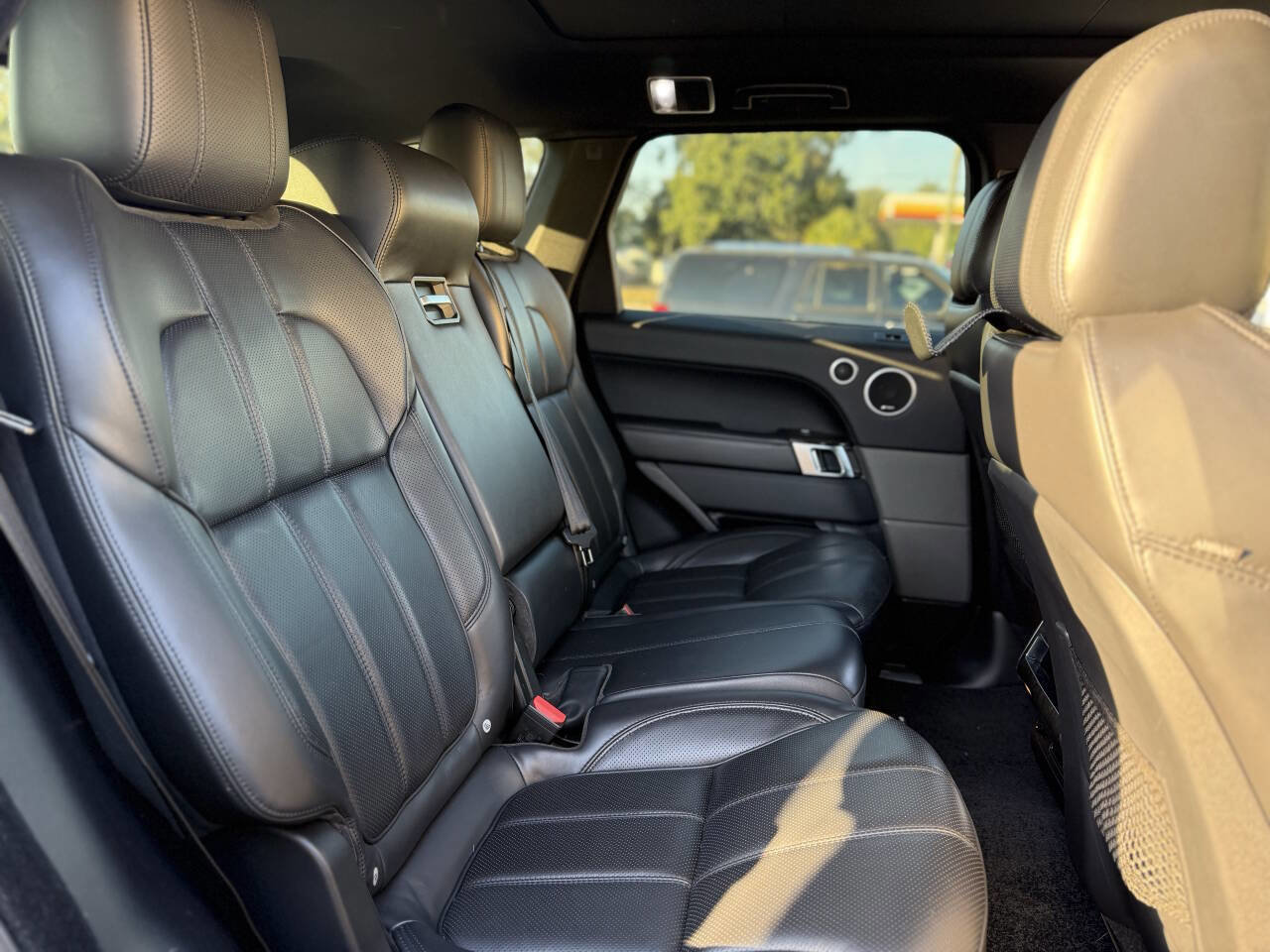 Used 2016 Land Rover Range Rover Sport HSE image 22