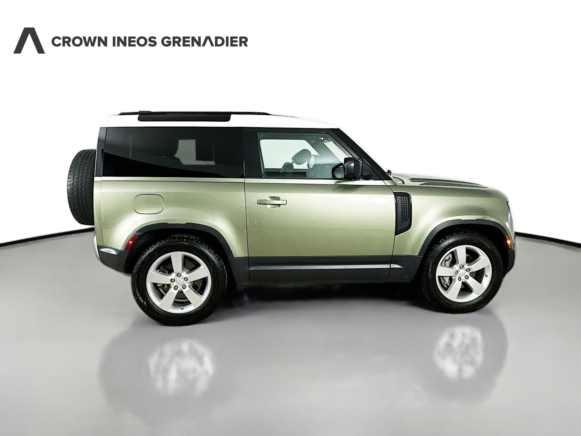 Used 2021 Land Rover Defender 90 First Edition image 4