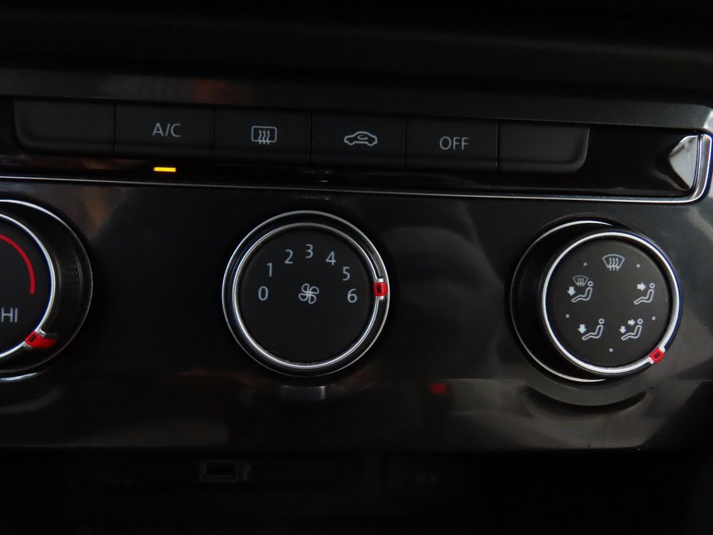 Used 2018 Volkswagen Tiguan S image 28